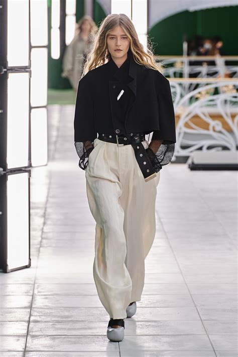 lv fashion show 2021